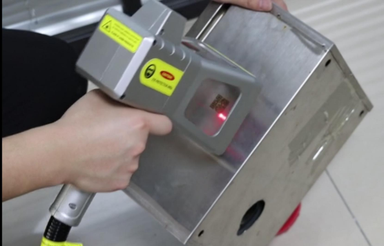 M&aacute;quina de marca&ccedil;&atilde;o a laser compacta