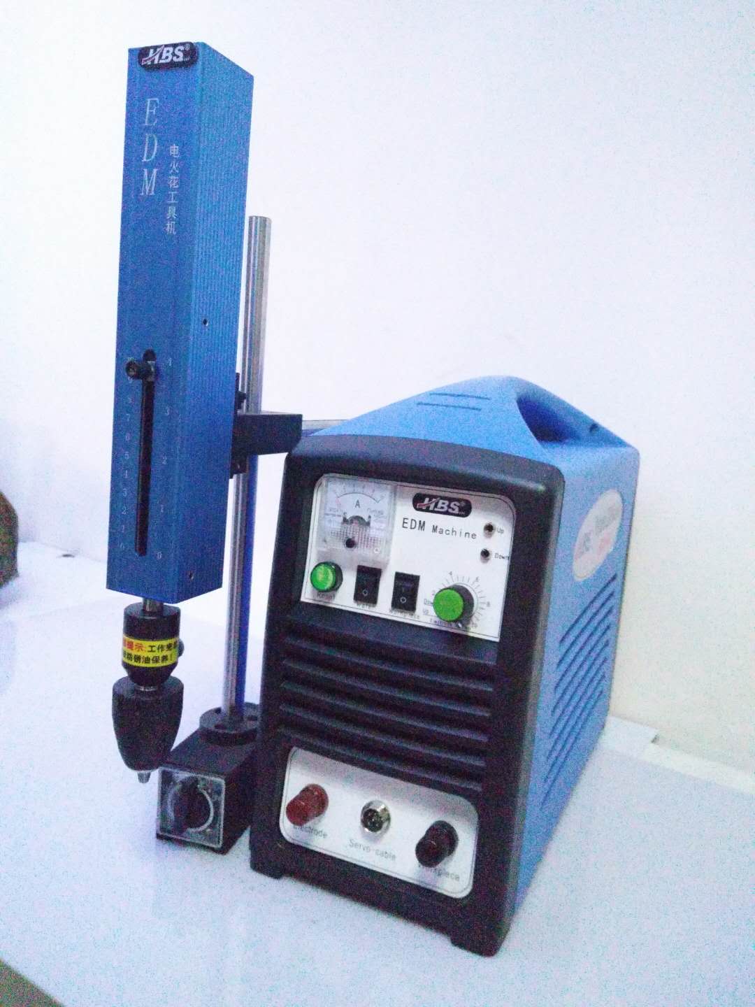 Usinagem de descarga el&eacute;trica